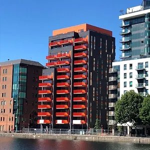 Lägenhet Clover Court By Aeria, London